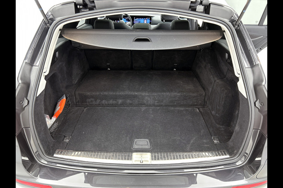 Mercedes-Benz E-Klasse Estate 300 e Business Solution AMG | Panoramadak | Wide screen | Navigatie | Elect. bedinebare voor stoelen met geheugen | Parking support met camera achter | Inclusief 24 maanden Mercedes-Benz Certified garantie voor Europa.