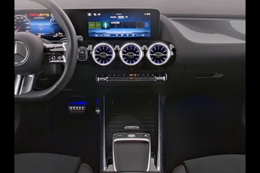 Mercedes-Benz GLA 250 e AMG Face Lift Plug-In Hybride | AMG Line Premium Plus | Night Pakket | 11kW Laden | Stuur en Stoelverwarming | Panorama Schuif-Kanteldak | Inclusief 24 maanden MB Certified garantie voor Europa.