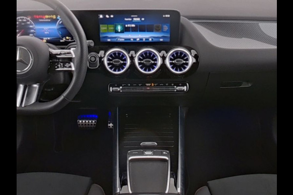 Mercedes-Benz GLA 250 e AMG Face Lift Plug-In Hybride | AMG Line Premium Plus | Night Pakket | 11kW Laden | Stuur en Stoelverwarming | Panorama Schuif-Kanteldak | Inclusief 24 maanden MB Certified garantie voor Europa.
