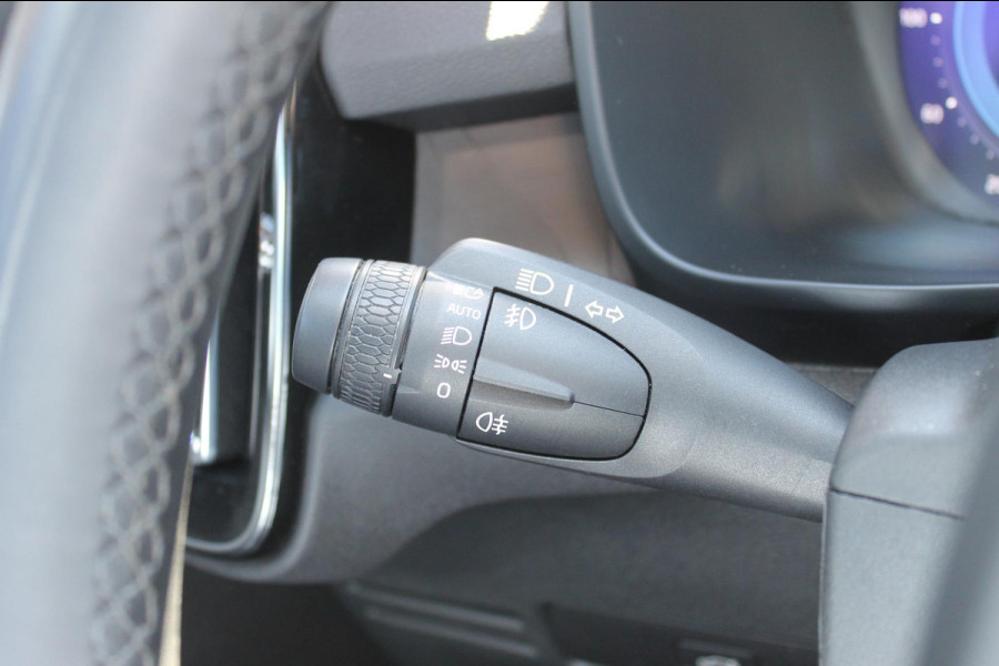 Volvo XC40 231PK Single Motor 70 kWh Core Nubuck bekleding / Google Navigatie / Warmte Pomp / Climate pack / Privacy Glass / Camera achter