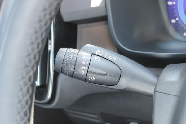 Volvo XC40 231PK Single Motor 70 kWh Core Nubuck bekleding / Google Navigatie / Warmte Pomp / Climate pack / Privacy Glass / Camera achter