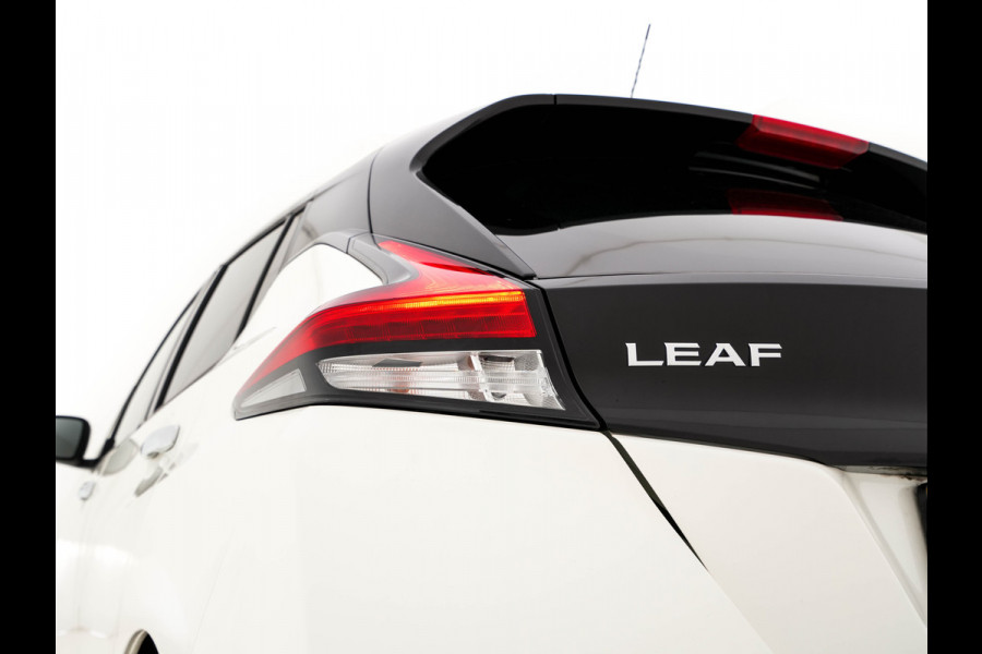 Nissan Leaf Tekna 40 kWh (INCL-BTW) Aut. *LUXURY-LEATHER | FULL-LED | BOSE-SURROUND | DIGI-COCKPIT | ADAPTIVE-CRUISE | TOPVIEW | KEYLESS | NAVI-FULLMAP | BLINDSPOT | DAB+ | PDC | HEATED-COMFORTSEATS | PRIVACY-GLASS |