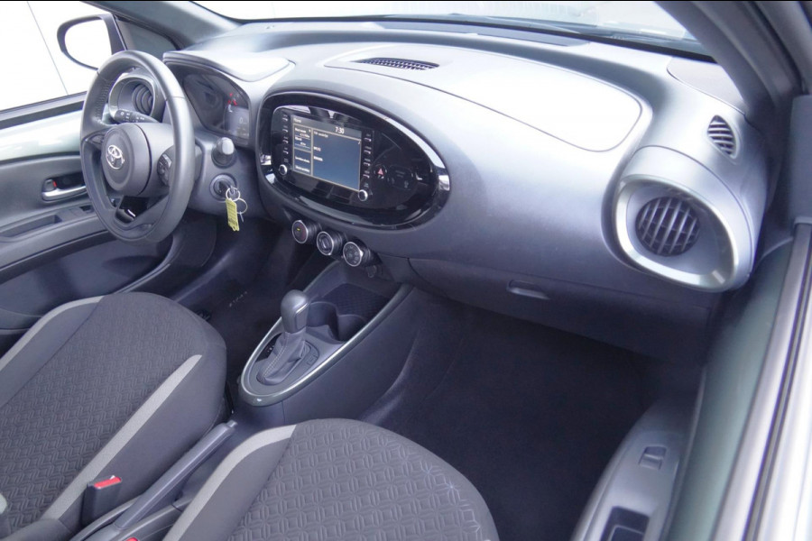 Toyota Aygo X 1.0 VVT-i S-CVT first / Camera / Carplay / Climate / Stoelverw. / Adaptieve Cruise