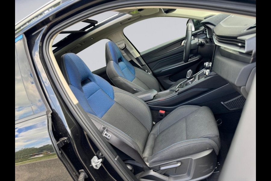 Lynk & Co 01 1.5 plug in hybride AUTOMAAT 262 pk,schuifdak, perfecte staat, Nederlandse auto met nationale auto pas