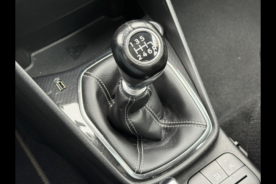 Ford Fiesta BWJ 2018 | 1.0T 100PK Active First Ed | PANO | CLIMA | NAVI | SPORTSTOELEN | CRUISE | TREKHAAK | PDC |