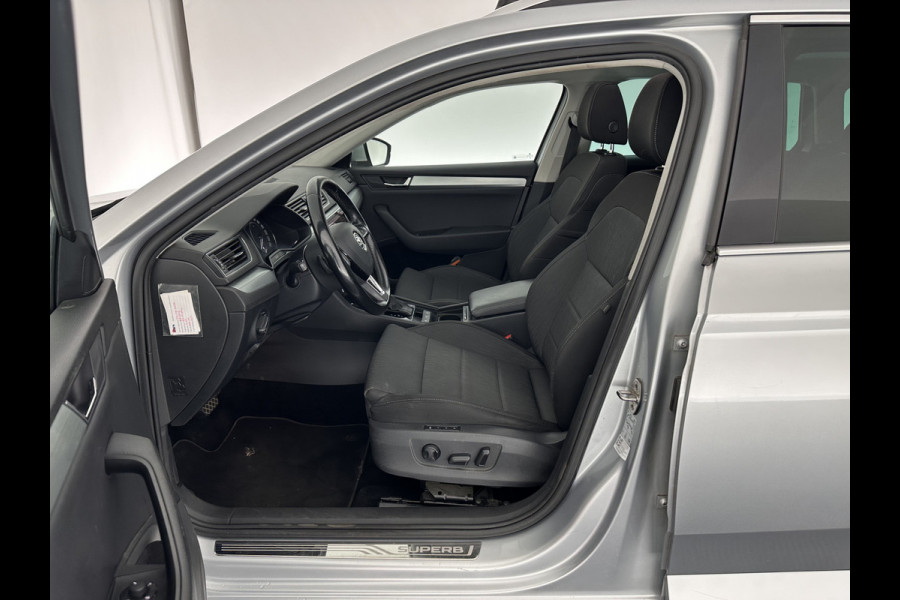 Škoda Superb Combi 1.6 TDI Clever Edition (INCL-BTW) Aut. *PANO | BI-XENON | MEMORY-PACK | NAVI-FULLMAP | HEATED-COMFORTSEATS | ECC | PRIVACY-GLASS | PARKPILOT | SHIFT-PADDLES | AMUNDSEN-AUDIO | CRUISE | TOWBAR | 17''ALU*