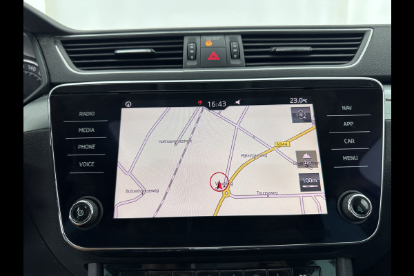 Škoda Superb Combi 1.6 TDI Clever Edition (INCL-BTW) Aut. *PANO | BI-XENON | MEMORY-PACK | NAVI-FULLMAP | HEATED-COMFORTSEATS | ECC | PRIVACY-GLASS | PARKPILOT | SHIFT-PADDLES | AMUNDSEN-AUDIO | CRUISE | TOWBAR | 17''ALU*