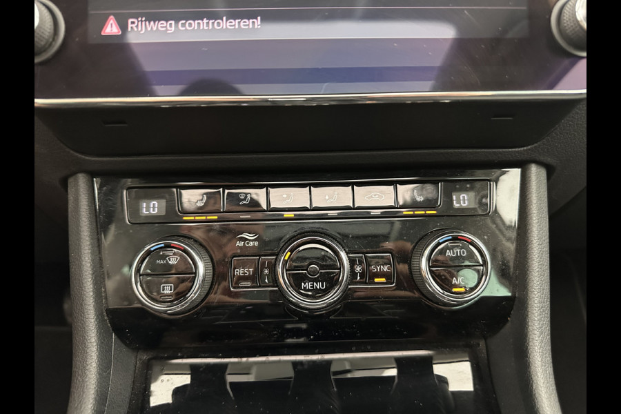 Škoda Superb Combi 1.6 TDI Clever Edition (INCL-BTW) Aut. *PANO | BI-XENON | MEMORY-PACK | NAVI-FULLMAP | HEATED-COMFORTSEATS | ECC | PRIVACY-GLASS | PARKPILOT | SHIFT-PADDLES | AMUNDSEN-AUDIO | CRUISE | TOWBAR | 17''ALU*