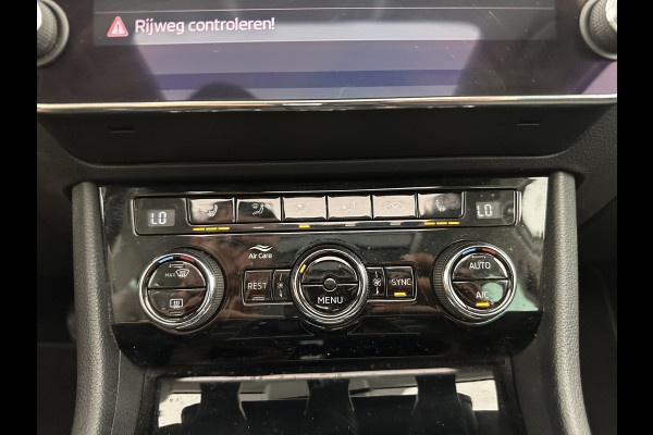 Škoda Superb Combi 1.6 TDI Clever Edition (INCL-BTW) Aut. *PANO | BI-XENON | MEMORY-PACK | NAVI-FULLMAP | HEATED-COMFORTSEATS | ECC | PRIVACY-GLASS | PARKPILOT | SHIFT-PADDLES | AMUNDSEN-AUDIO | CRUISE | TOWBAR | 17''ALU*