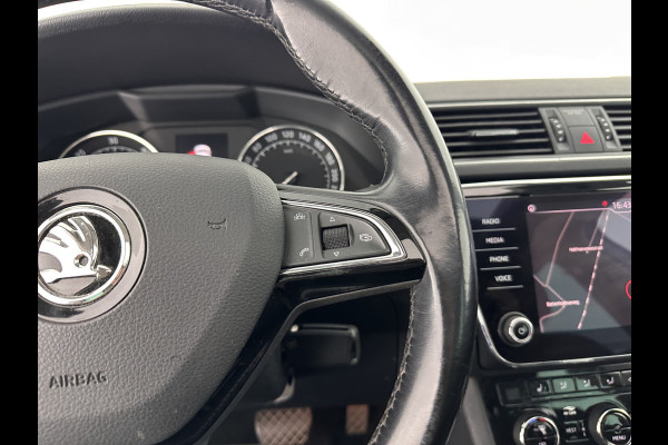 Škoda Superb Combi 1.6 TDI Clever Edition (INCL-BTW) Aut. *PANO | BI-XENON | MEMORY-PACK | NAVI-FULLMAP | HEATED-COMFORTSEATS | ECC | PRIVACY-GLASS | PARKPILOT | SHIFT-PADDLES | AMUNDSEN-AUDIO | CRUISE | TOWBAR | 17''ALU*