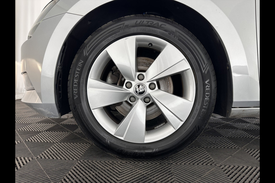 Škoda Superb Combi 1.6 TDI Clever Edition (INCL-BTW) Aut. *PANO | BI-XENON | MEMORY-PACK | NAVI-FULLMAP | HEATED-COMFORTSEATS | ECC | PRIVACY-GLASS | PARKPILOT | SHIFT-PADDLES | AMUNDSEN-AUDIO | CRUISE | TOWBAR | 17''ALU*