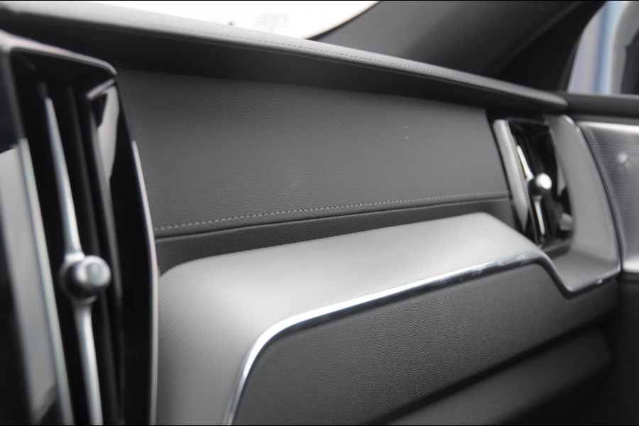 Volvo XC60 T8 455PK Automaat AWD Polestar Engineered Head-up display / Bowers en Wilkins audio / Panoramadak / BLIS / Elektrisch bedienbare voorstoelen / Memory seats / Verwarmbare stoelen / Keyless entry /
