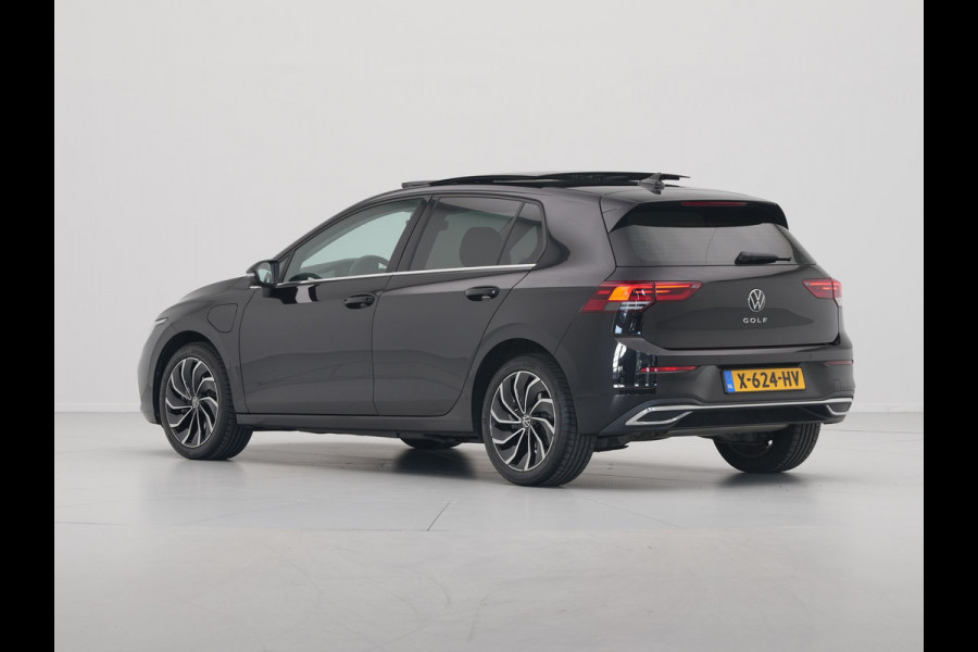 Volkswagen Golf 1.4 eHybrid 204pk Panorama Navi via app Camera Side assist 338