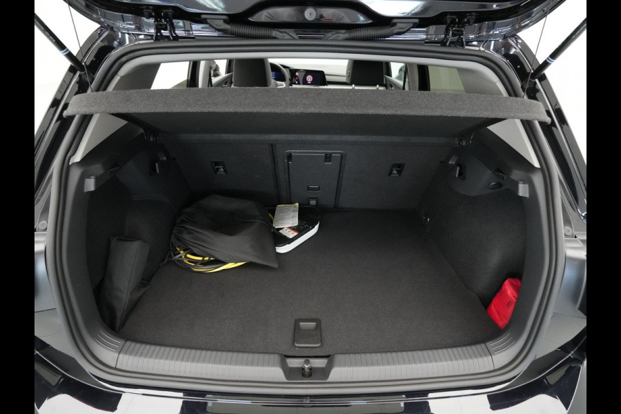 Volkswagen Golf 1.4 eHybrid 204pk Panorama Navi via app Camera Side assist 338