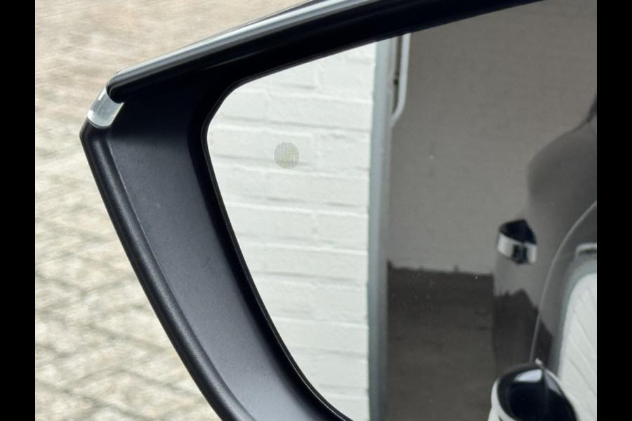 Peugeot 308 1.2 PureTech Allure Adaptive cruise Climate control Stoelverwarming AppleCarplay / Android Auto Navigatie