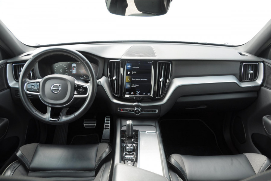 Volvo XC60 T6 340PK Automaat Recharge AWD R-Design / Cruise control / Harman Kardon Audio / Elektrische achterklep / Apple carplay / parkeersensoren met camera / Elektrische stoelen / Panoramadak / Sportstoelen / Stoel - en stuurwielverwarming / Keyless entry