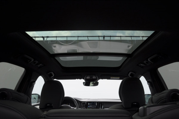 Volvo XC60 T6 350PK Automaat AWD Plus Black Edition / Cruise control / Elektrische achterklep / Apple carplay / parkeersensoren met camera / Elektrische stoelen / Panoramadak / Sportstoelen / Stoel - en stuurwielverwarming / Keyless entry