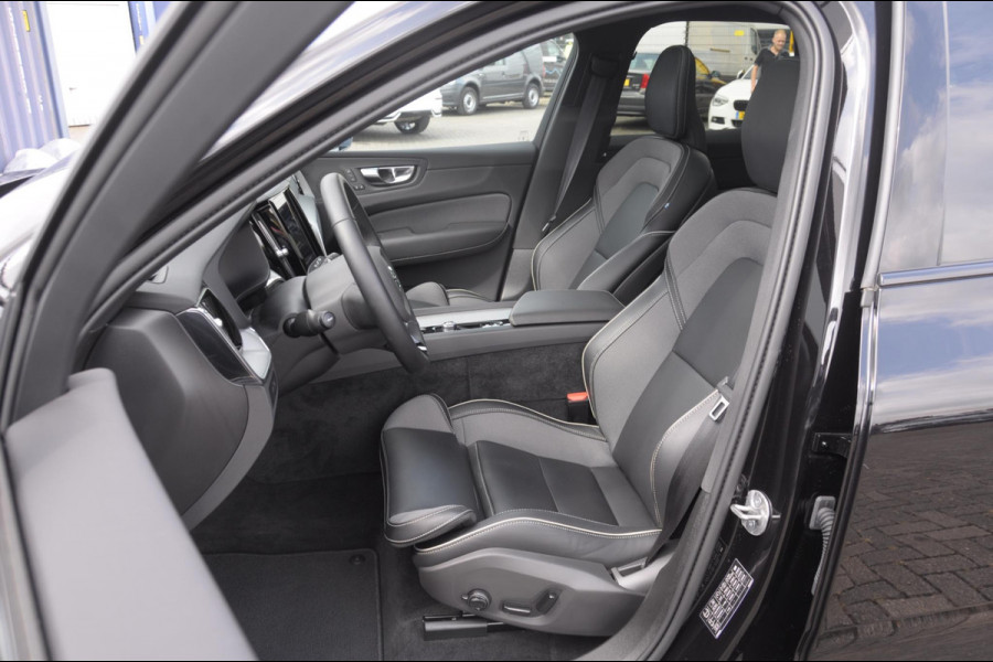 Volvo XC60 T6 350PK Automaat AWD Plus Black Edition / Cruise control / Elektrische achterklep / Apple carplay / parkeersensoren met camera / Elektrische stoelen / Panoramadak / Sportstoelen / Stoel - en stuurwielverwarming / Keyless entry