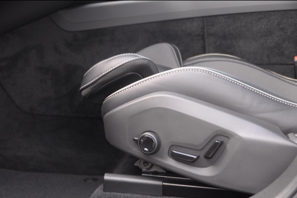 Volvo XC60 T6 350PK Automaat AWD Plus Black Edition / Cruise control / Elektrische achterklep / Apple carplay / parkeersensoren met camera / Elektrische stoelen / Panoramadak / Sportstoelen / Stoel - en stuurwielverwarming / Keyless entry
