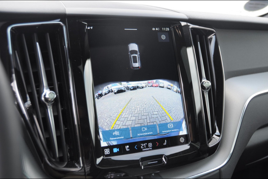 Volvo XC60 T6 350PK Automaat AWD Plus Black Edition / Cruise control / Elektrische achterklep / Apple carplay / parkeersensoren met camera / Elektrische stoelen / Panoramadak / Sportstoelen / Stoel - en stuurwielverwarming / Keyless entry