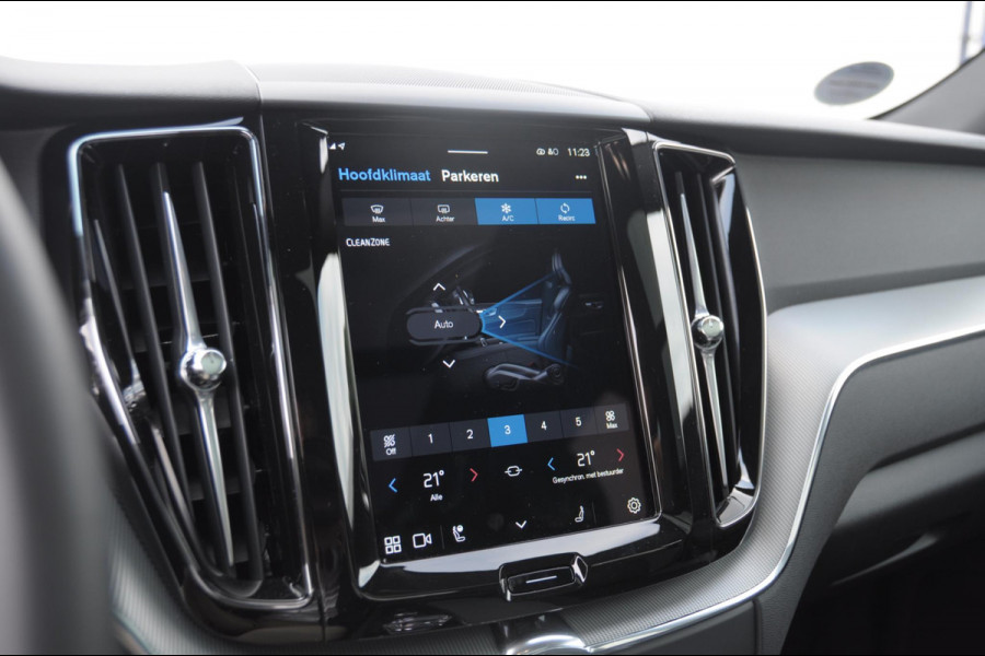 Volvo XC60 T6 350PK Automaat AWD Plus Black Edition / Cruise control / Elektrische achterklep / Apple carplay / parkeersensoren met camera / Elektrische stoelen / Panoramadak / Sportstoelen / Stoel - en stuurwielverwarming / Keyless entry