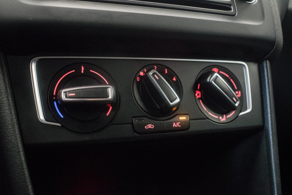 Volkswagen Polo 1.2 TSI Comfortline Business ORG NL [ Carplay Parkeersensoren Navigatie Cruise Control Airco ]