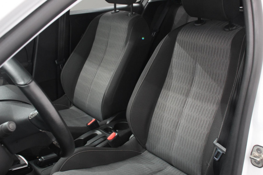 Opel Corsa 1.2 75 pk Edition | Navigatie | Apple Carplay/Android Auto | Parkeersensor achter | Cruise Control | Stoel- en stuurverwarming | Getinte ramen | Lane Assist