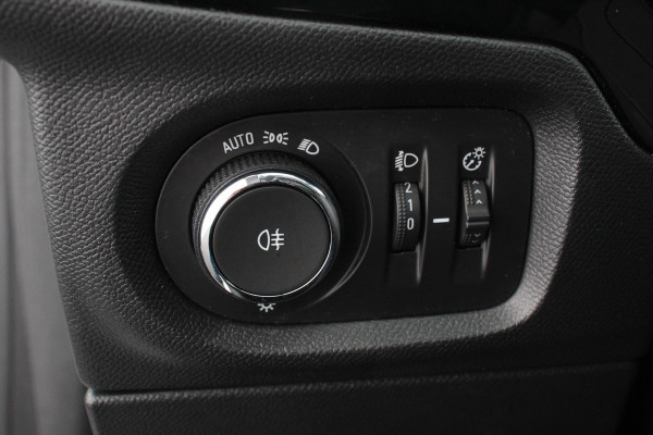 Opel Corsa 1.2 75 pk Edition | Navigatie | Apple Carplay/Android Auto | Parkeersensor achter | Cruise Control | Stoel- en stuurverwarming | Getinte ramen | Lane Assist