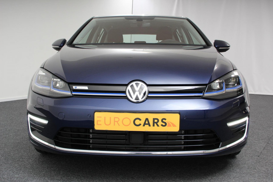 Volkswagen e-Golf Edition | Navigatie | Climate Control | Adaptive Cruise Control | Vitual Cockpit | Camera | Parkeer sensoren | 17" Lichtmetalen Velgen  |