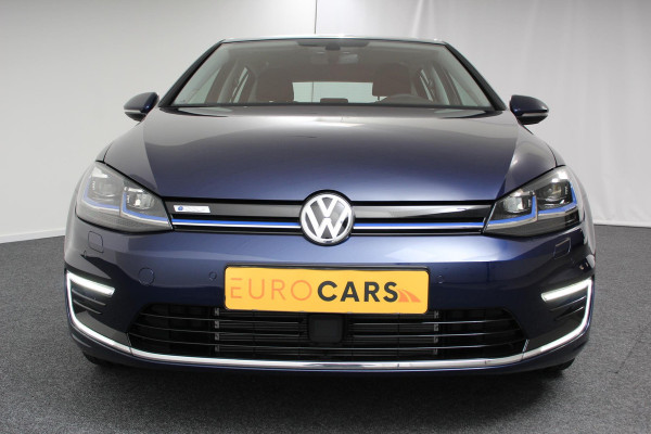 Volkswagen e-Golf Edition | Navigatie | Climate Control | Adaptive Cruise Control | Vitual Cockpit | Camera | Parkeer sensoren | 17" Lichtmetalen Velgen  |