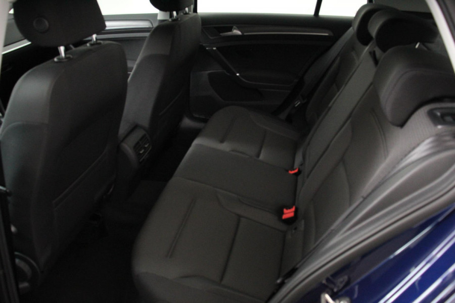 Volkswagen e-Golf Edition | Navigatie | Climate Control | Adaptive Cruise Control | Vitual Cockpit | Camera | Parkeer sensoren | 17" Lichtmetalen Velgen  |
