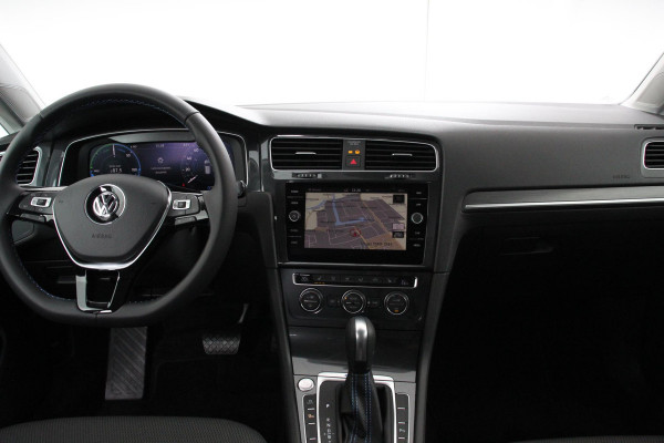Volkswagen e-Golf Edition | Navigatie | Climate Control | Adaptive Cruise Control | Vitual Cockpit | Camera | Parkeer sensoren | 17" Lichtmetalen Velgen  |