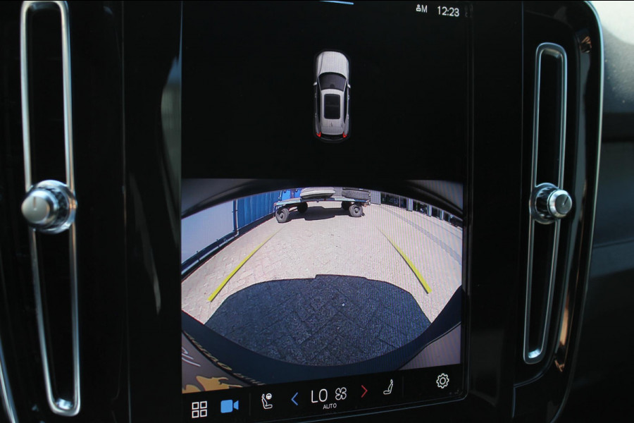 Volvo XC40 231PK Single Motor 70 kWh Core Nubuck bekleding / Google Navigatie / Warmte Pomp / Climate pack / Privacy Glass / Camera achter