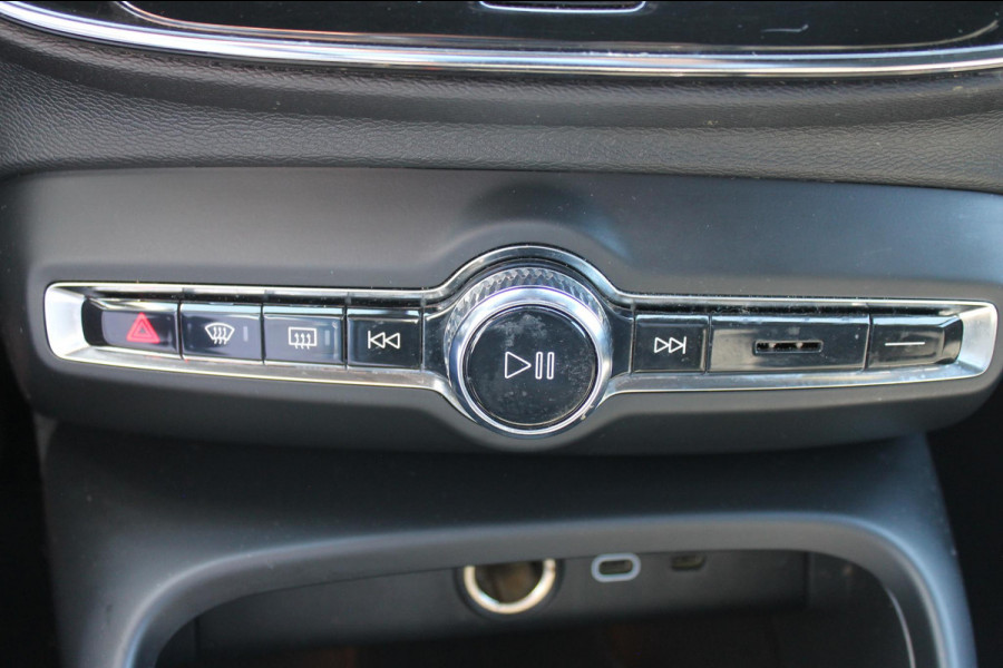 Volvo XC40 231PK Single Motor 70 kWh Core Nubuck bekleding / Google Navigatie / Warmte Pomp / Climate pack / Privacy Glass / Camera achter