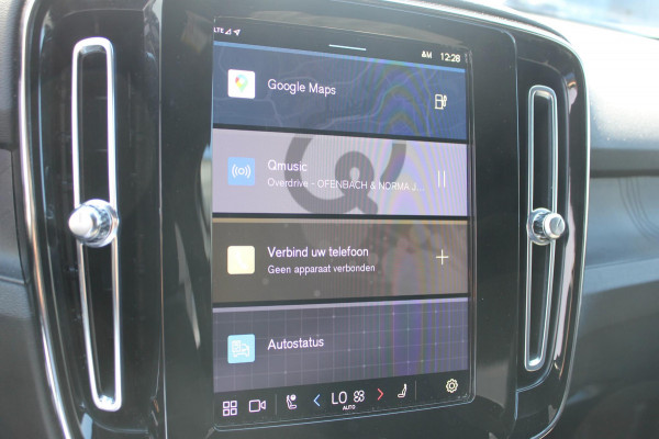 Volvo XC40 231PK Single Motor 70 kWh Core Nubuck bekleding / Google Navigatie / Warmte Pomp / Climate pack / Privacy Glass / Camera achter