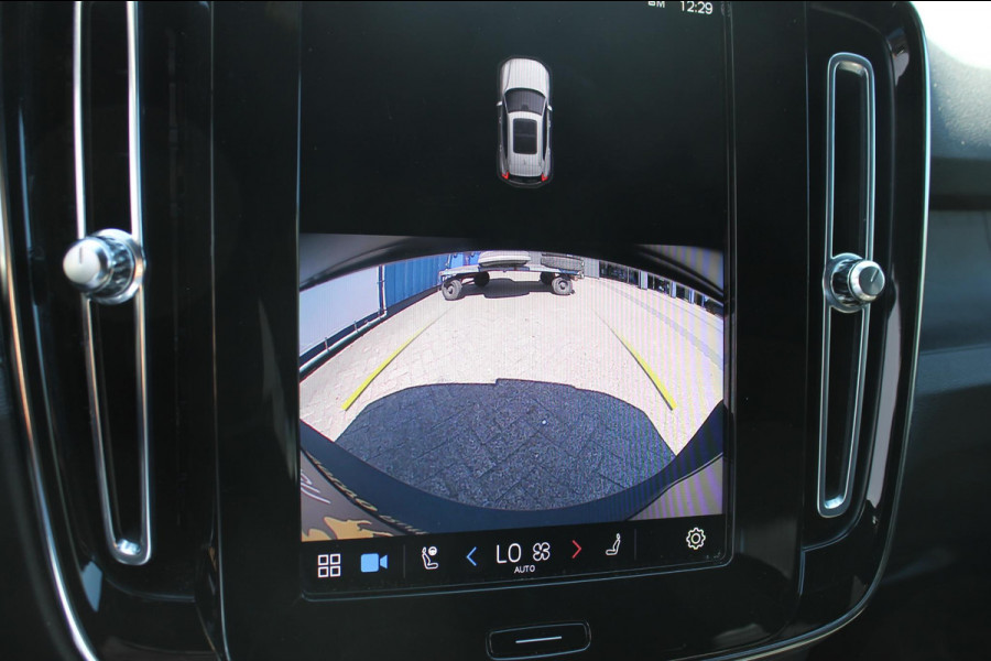 Volvo XC40 231PK Single Motor 70 kWh Core Nubuck bekleding / Google Navigatie / Warmte Pomp / Climate pack / Privacy Glass / Camera achter