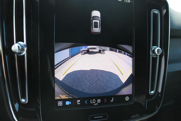 Volvo XC40 231PK Single Motor 70 kWh Core Nubuck bekleding / Google Navigatie / Warmte Pomp / Climate pack / Privacy Glass / Camera achter