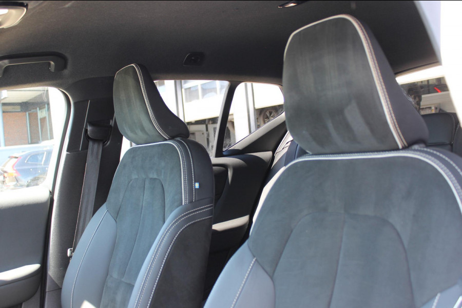 Volvo XC40 231PK Single Motor 70 kWh Core Nubuck bekleding / Google Navigatie / Warmte Pomp / Climate pack / Privacy Glass / Camera achter