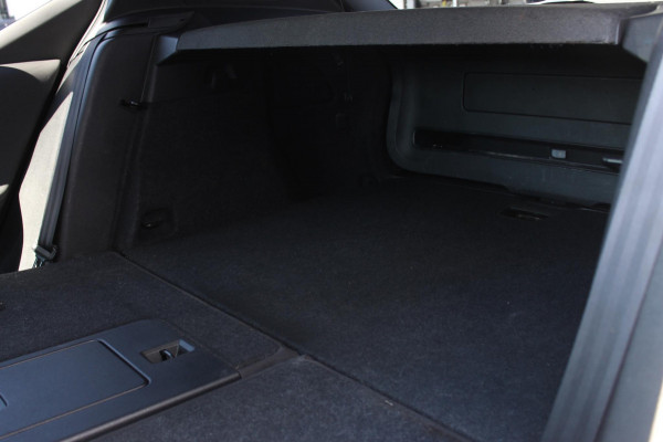 Volvo XC40 231PK Single Motor 70 kWh Core Nubuck bekleding / Google Navigatie / Warmte Pomp / Climate pack / Privacy Glass / Camera achter