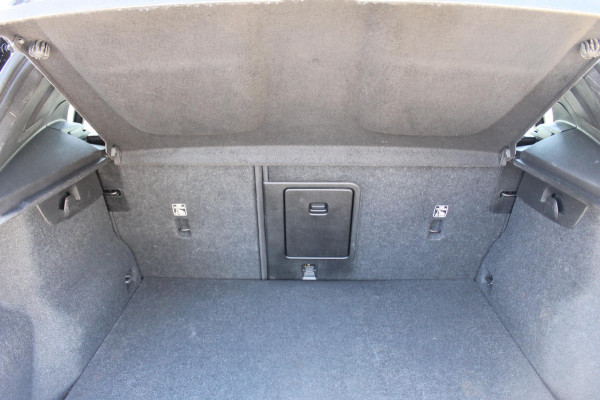 Volvo XC40 231PK Single Motor 70 kWh Core Nubuck bekleding / Google Navigatie / Warmte Pomp / Climate pack / Privacy Glass / Camera achter