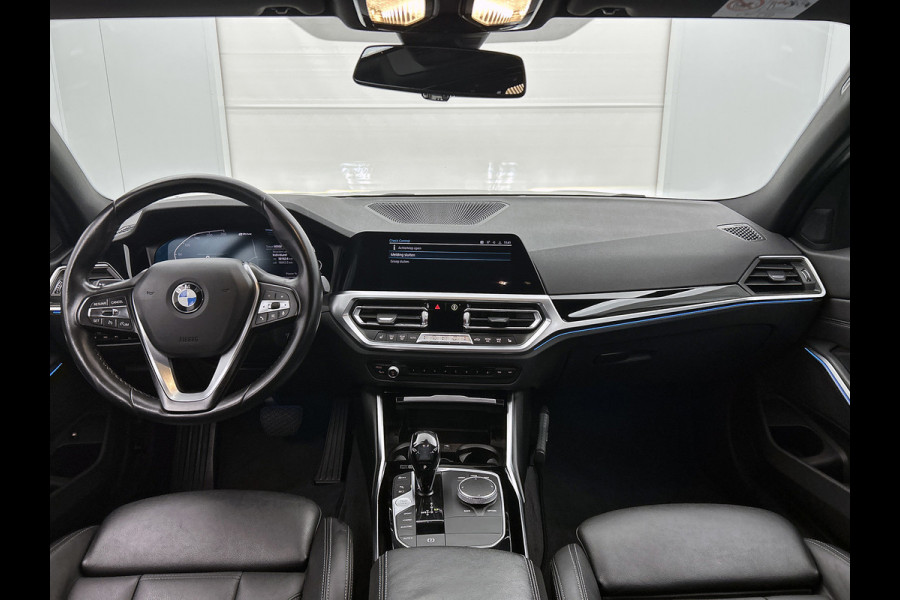 BMW 3-serie 330e eDrive Edition Sport-Line (NL-auto, Dealer OnderH, Sfeerverlichting, Camera, StoelV, Cruise, Leder, Etc)