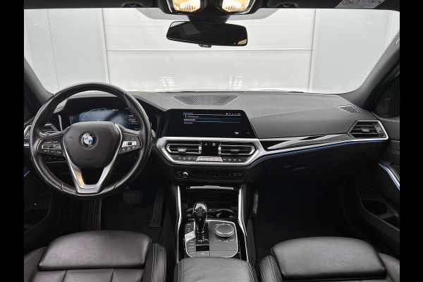 BMW 3-serie 330e eDrive Edition Sport-Line (NL-auto, Dealer OnderH, Sfeerverlichting, Camera, StoelV, Cruise, Leder, Etc)