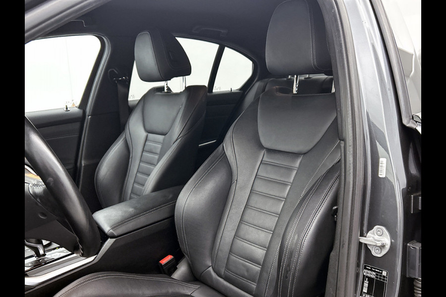 BMW 3-serie 330e eDrive Edition Sport-Line (NL-auto, Dealer OnderH, Sfeerverlichting, Camera, StoelV, Cruise, Leder, Etc)