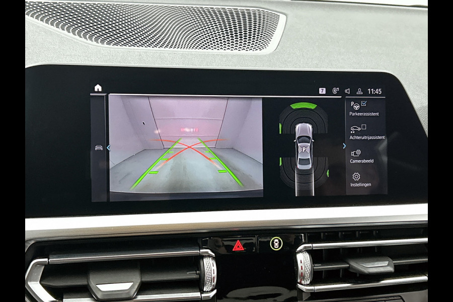 BMW 3-serie 330e eDrive Edition Sport-Line (NL-auto, Dealer OnderH, Sfeerverlichting, Camera, StoelV, Cruise, Leder, Etc)