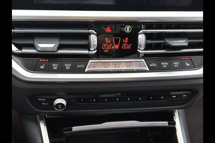 BMW 3-serie 330e eDrive Edition Sport-Line (NL-auto, Dealer OnderH, Sfeerverlichting, Camera, StoelV, Cruise, Leder, Etc)