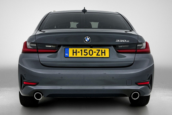 BMW 3-serie 330e eDrive Edition Sport-Line (NL-auto, Dealer OnderH, Sfeerverlichting, Camera, StoelV, Cruise, Leder, Etc)