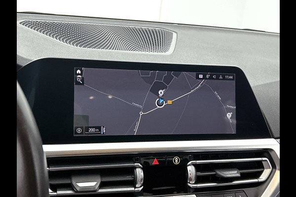 BMW 3-serie 330e eDrive Edition Sport-Line (NL-auto, Dealer OnderH, Sfeerverlichting, Camera, StoelV, Cruise, Leder, Etc)