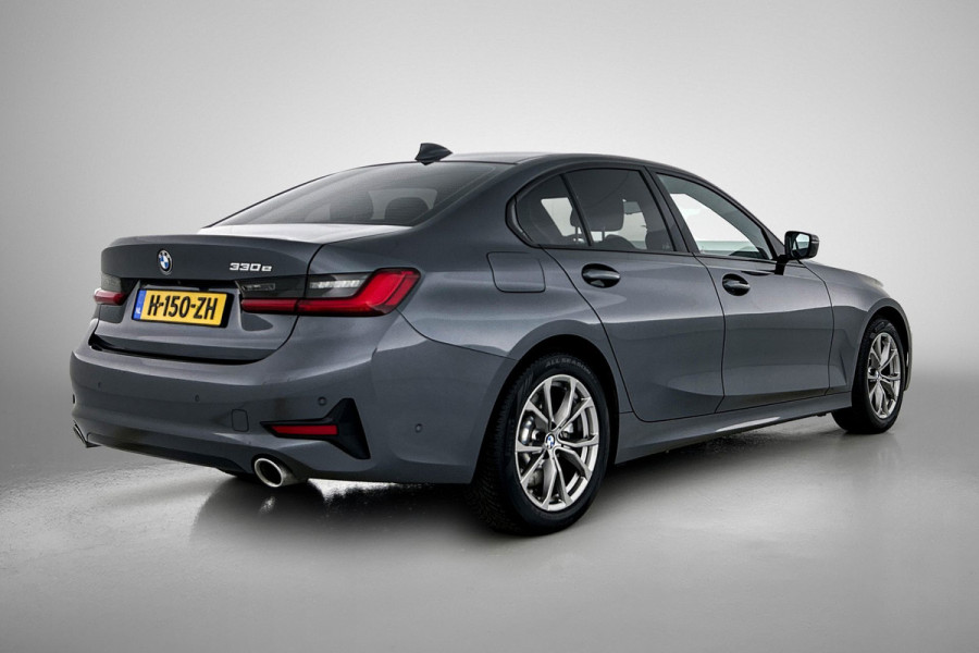 BMW 3-serie 330e eDrive Edition Sport-Line (NL-auto, Dealer OnderH, Sfeerverlichting, Camera, StoelV, Cruise, Leder, Etc)