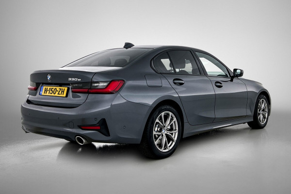 BMW 3-serie 330e eDrive Edition Sport-Line (NL-auto, Dealer OnderH, Sfeerverlichting, Camera, StoelV, Cruise, Leder, Etc)