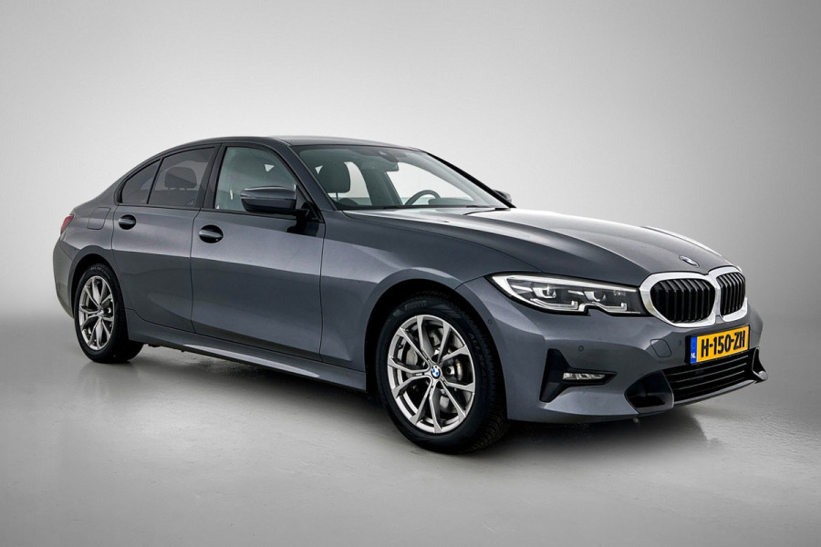 BMW 3-serie 330e eDrive Edition Sport-Line (NL-auto, Dealer OnderH, Sfeerverlichting, Camera, StoelV, Cruise, Leder, Etc)